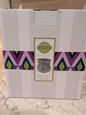 Brand New Scentsy Warmer